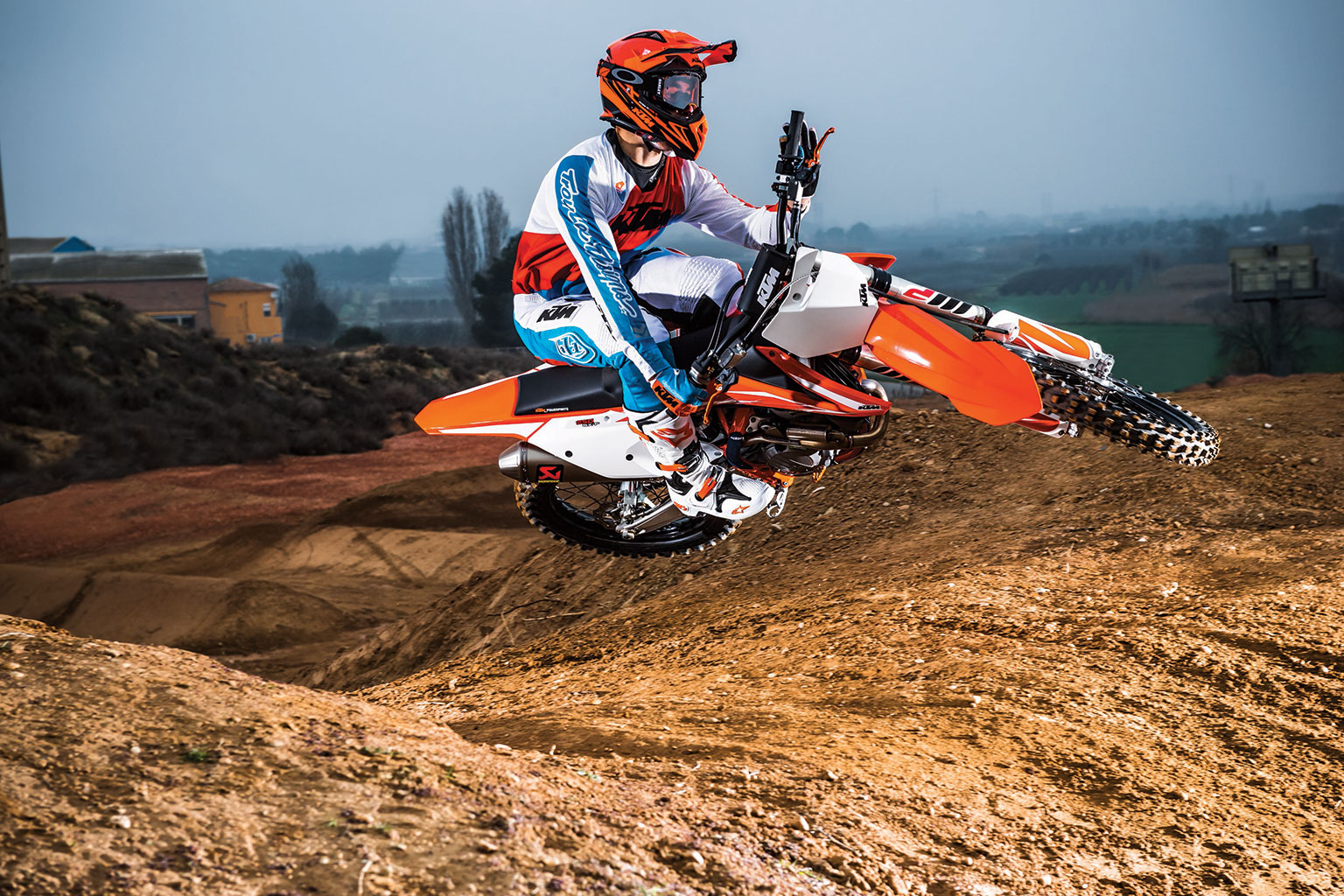 Up to £1300 off new 2018 KTM! - MotoHead